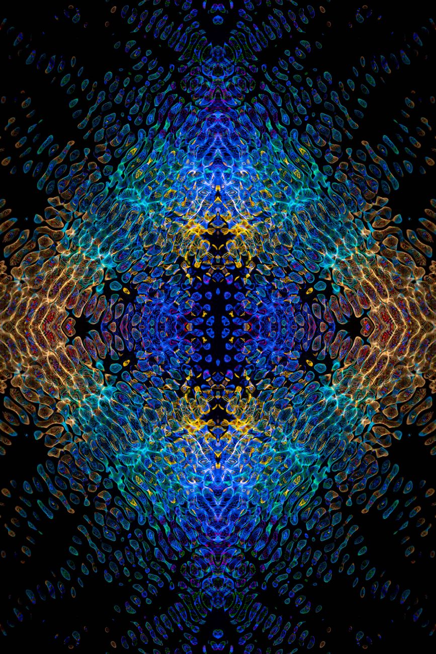 Dramatisches digitales Kunstwerk mit Abstrakt & Muster (von Merlin Lightpainting, 10000×15000, #10996844)