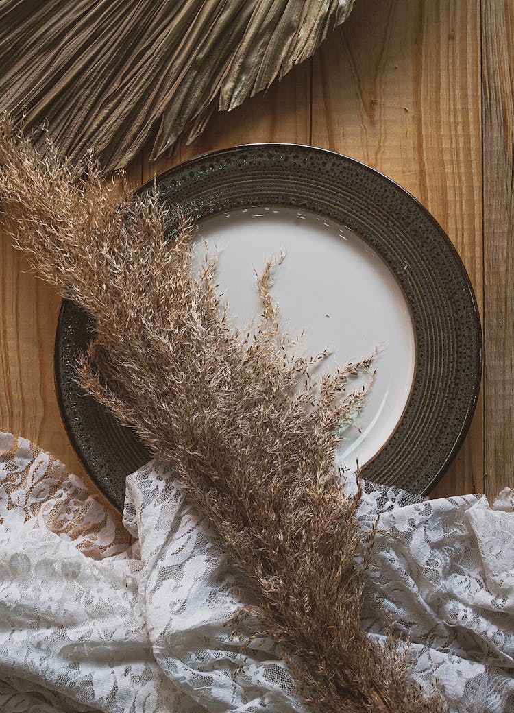 Dried Pampas On A Brown And White Round Plate