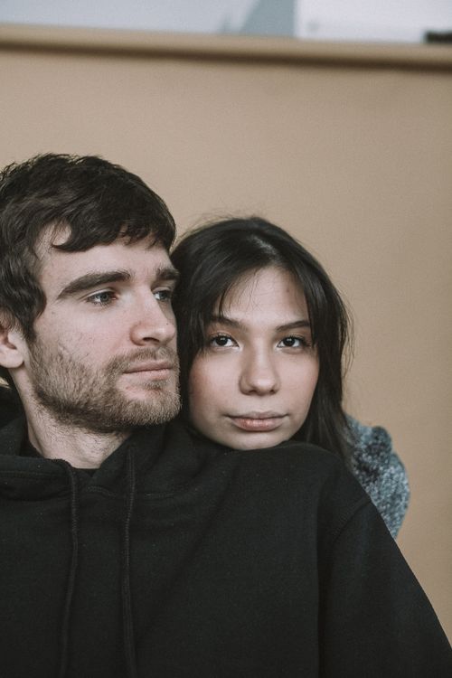 Free A heartfelt portrait of a young couple in a tender embrace, capturing emotional connection. Stock Photo