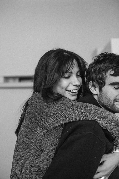 Free A couple joyfully embraces in a black and white photograph, exuding warmth and connection. Stock Photo