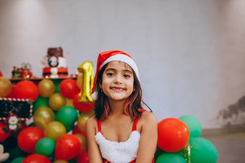 귀여운, 미소, 산타 모자의 무료 스톡 사진