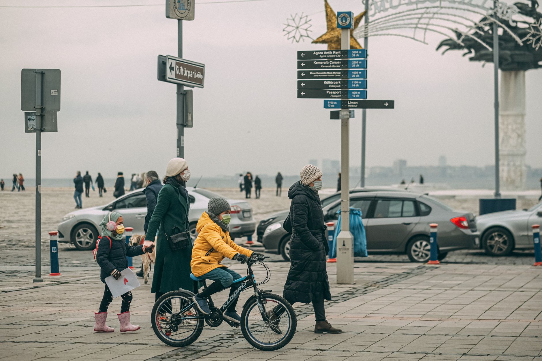 What to Book and Pack for a Family City Vacation
