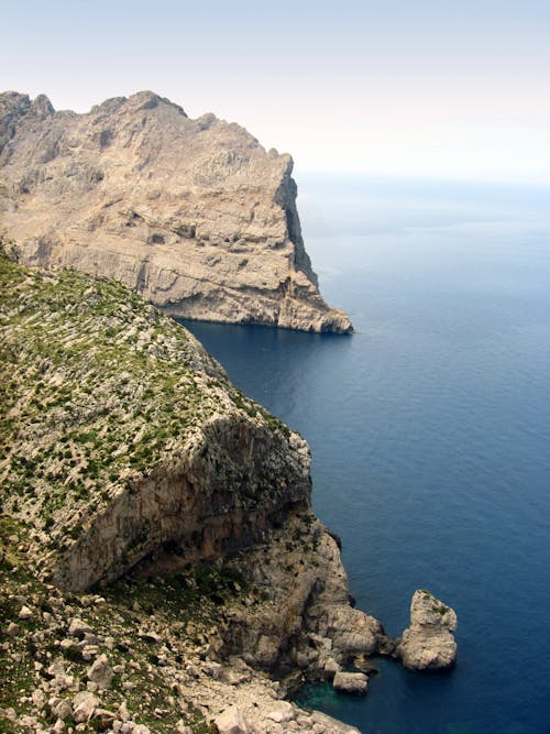 dağ, deniz, deniz manzarası içeren Ücretsiz stok fotoğraf
