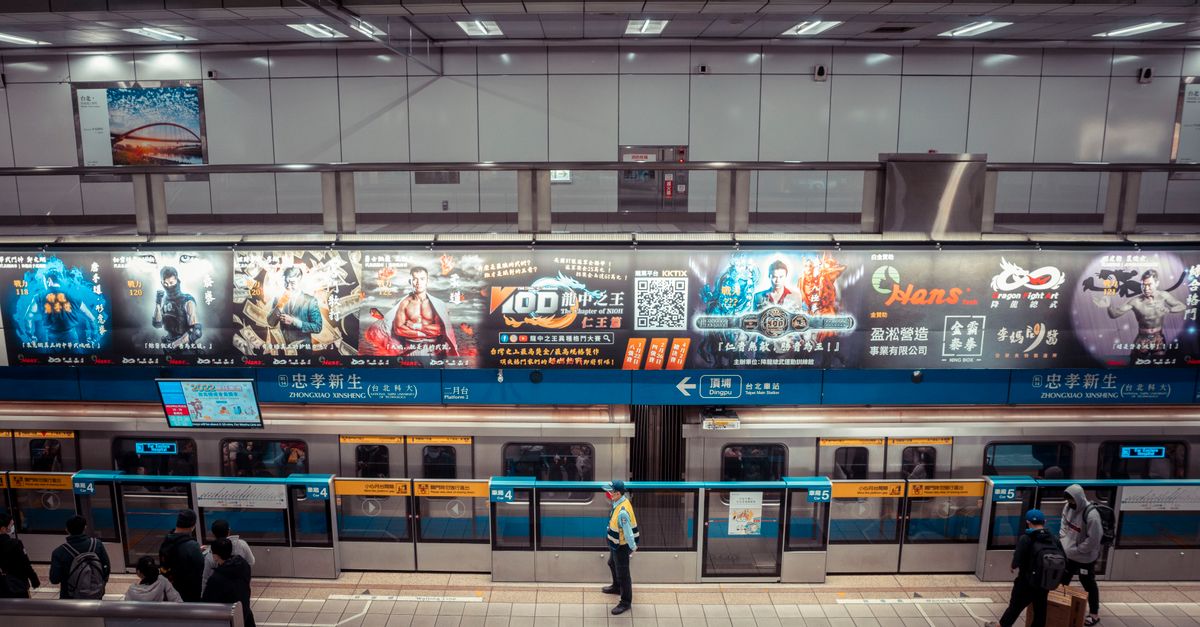 Advertising screens in a transit station