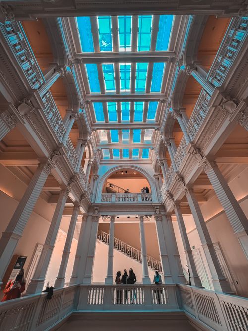 Free Elegant interior with skylight and columns in a hall, perfect for architectural contexts. Stock Photo