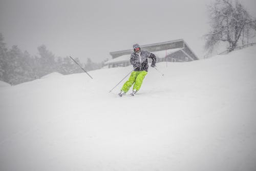 Photos gratuites de action, bâtons de ski, brouillard