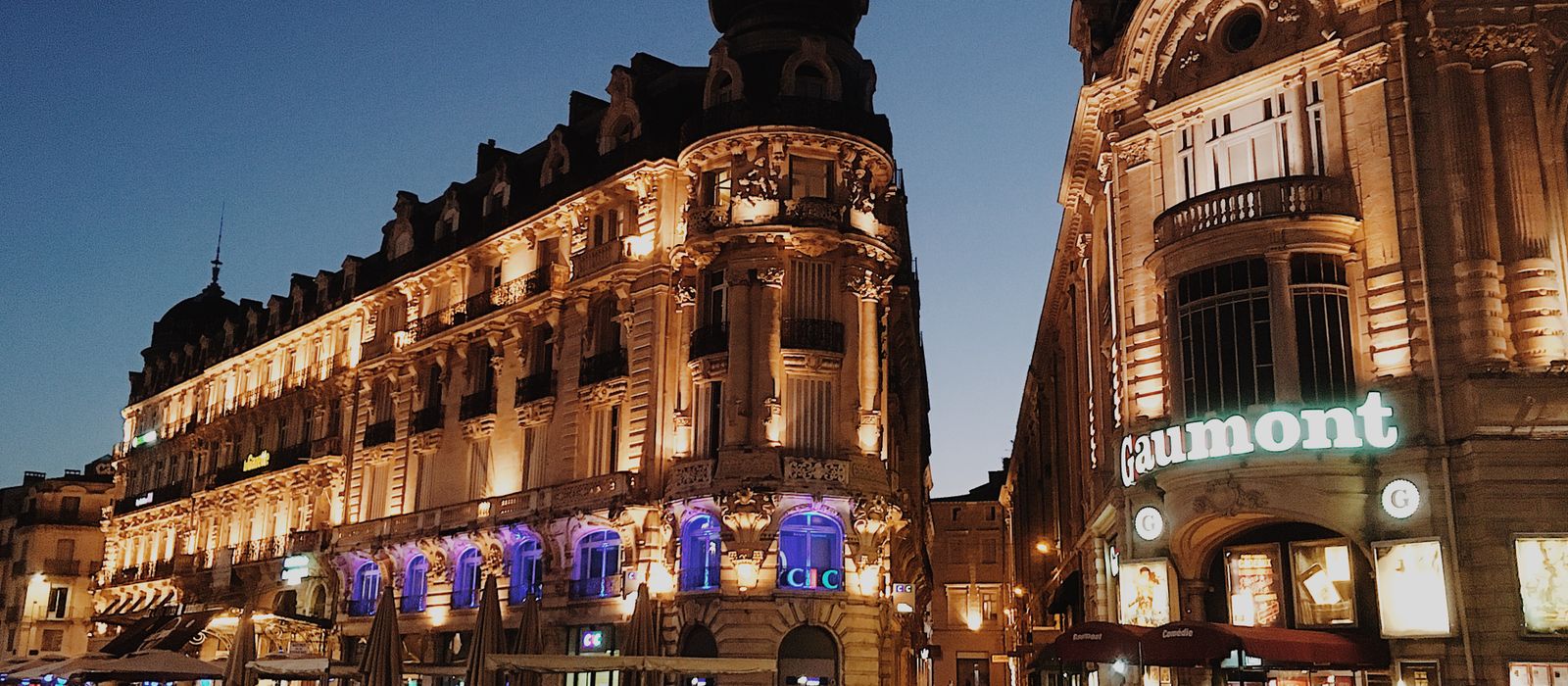 Stunning view of illuminated buildings in Montpellier's urban landscape at dusk. — flights from Nantes to Montpellier