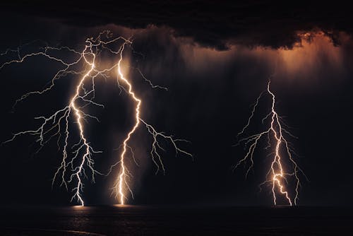 Photos gratuites de Ciel sombre, foudre, lumières