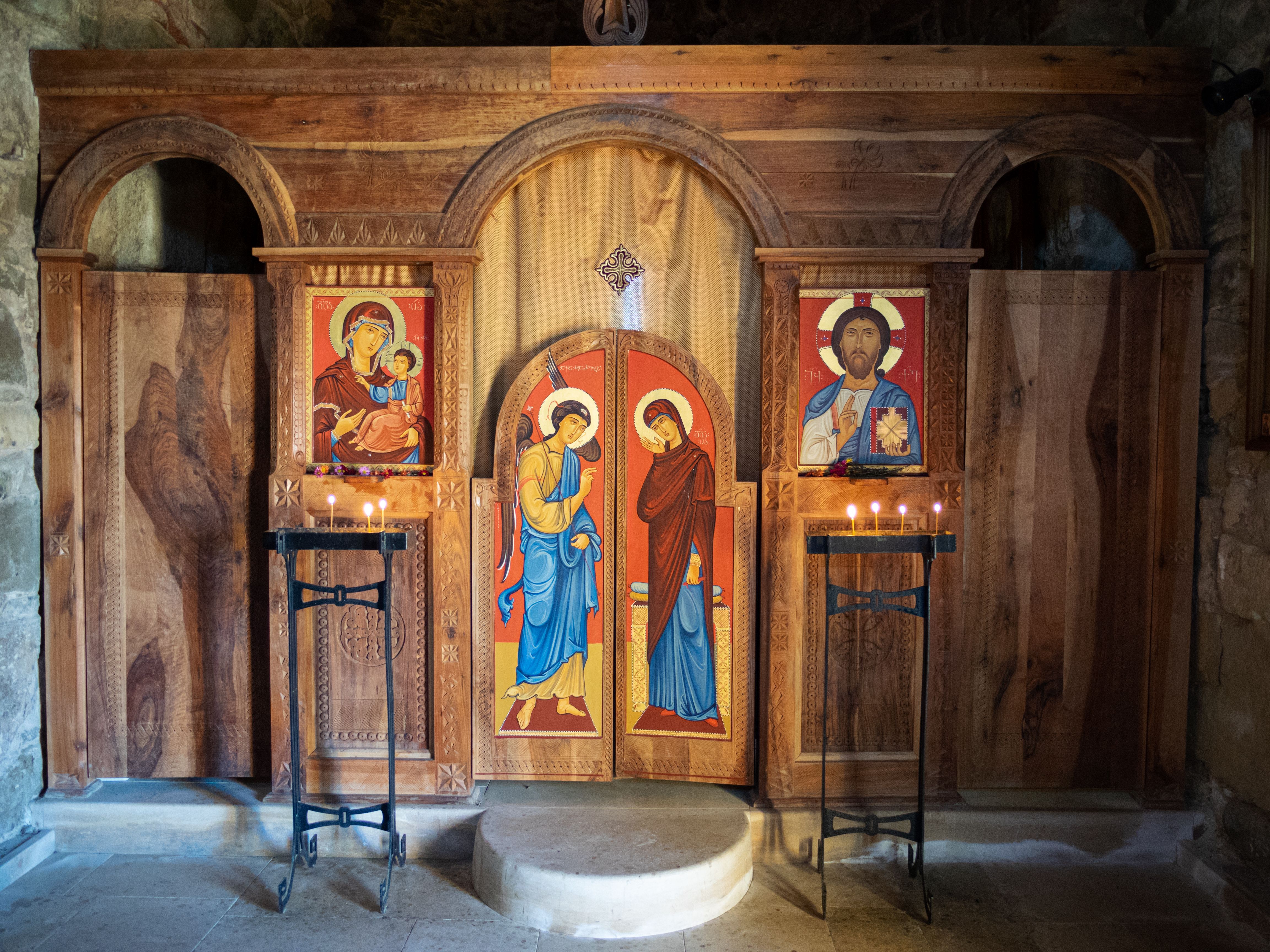 Іконостас з 400-річних дощок: як реставрація змінила храм — ancient wooden iconostasis church restoration