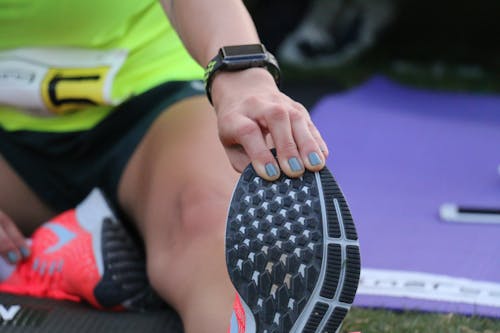 Foto d'estoc gratuïta de atleta, calçat per córrer, corrent