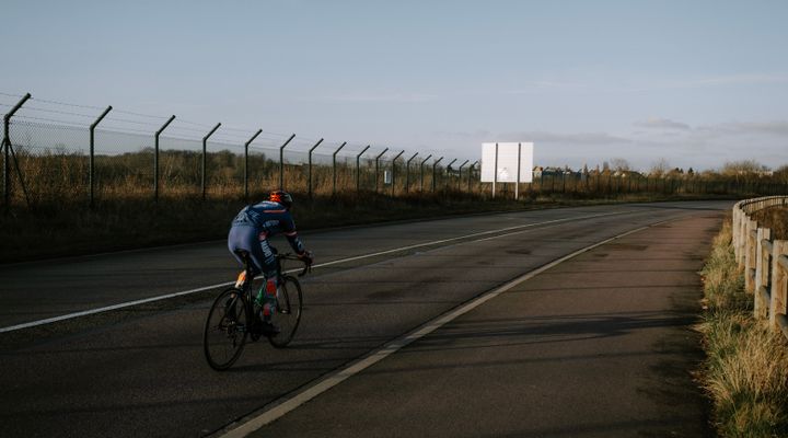 Vélo route débutant : 12 semaines pour rouler 50 km sans souffrir