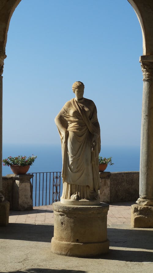 Free The Statue at Villa Cembrone Stock Photo