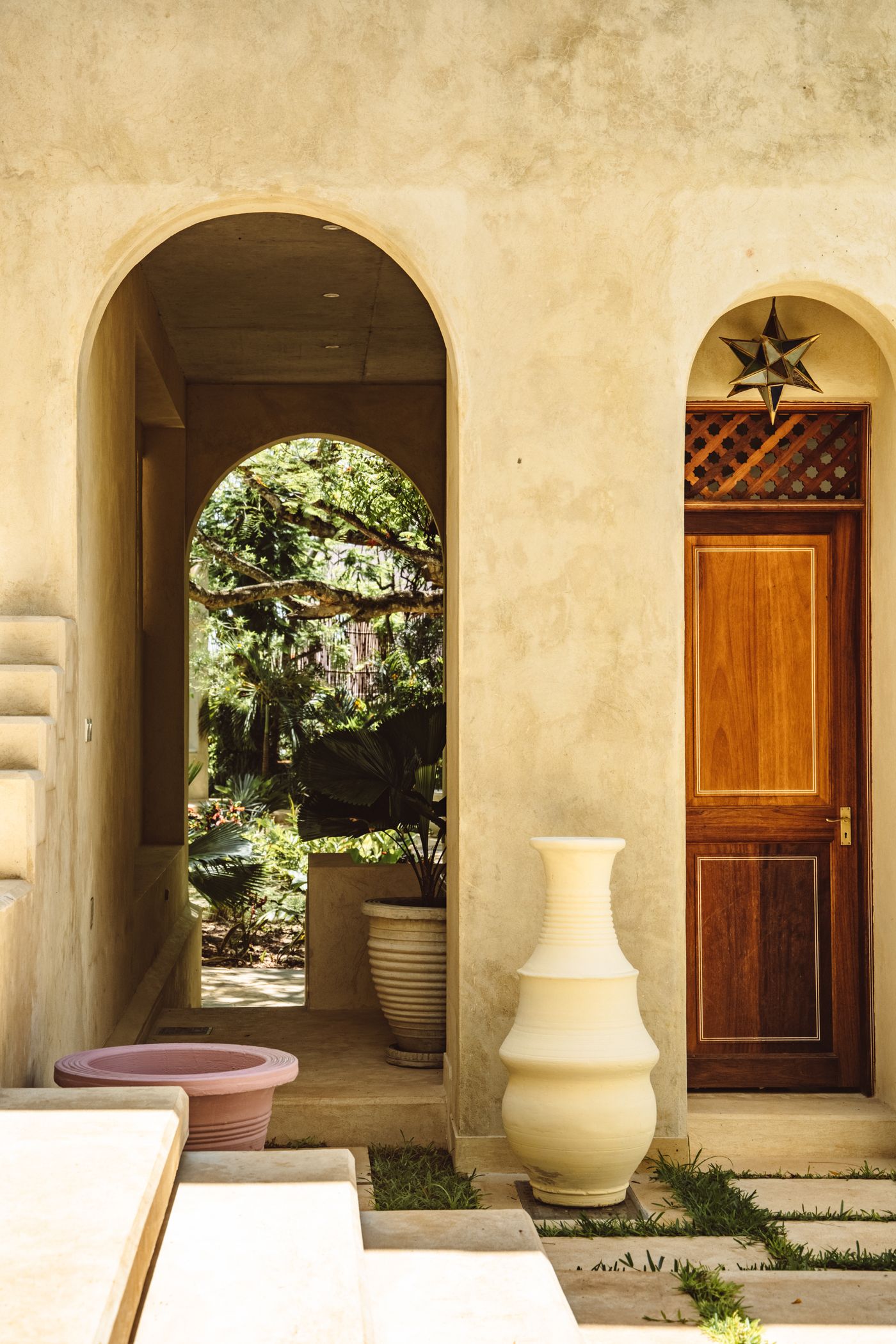 The courtyard arch, The Kothi House