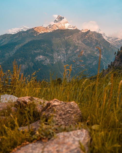 açık hava, dağ, dikey atış içeren Ücretsiz stok fotoğraf