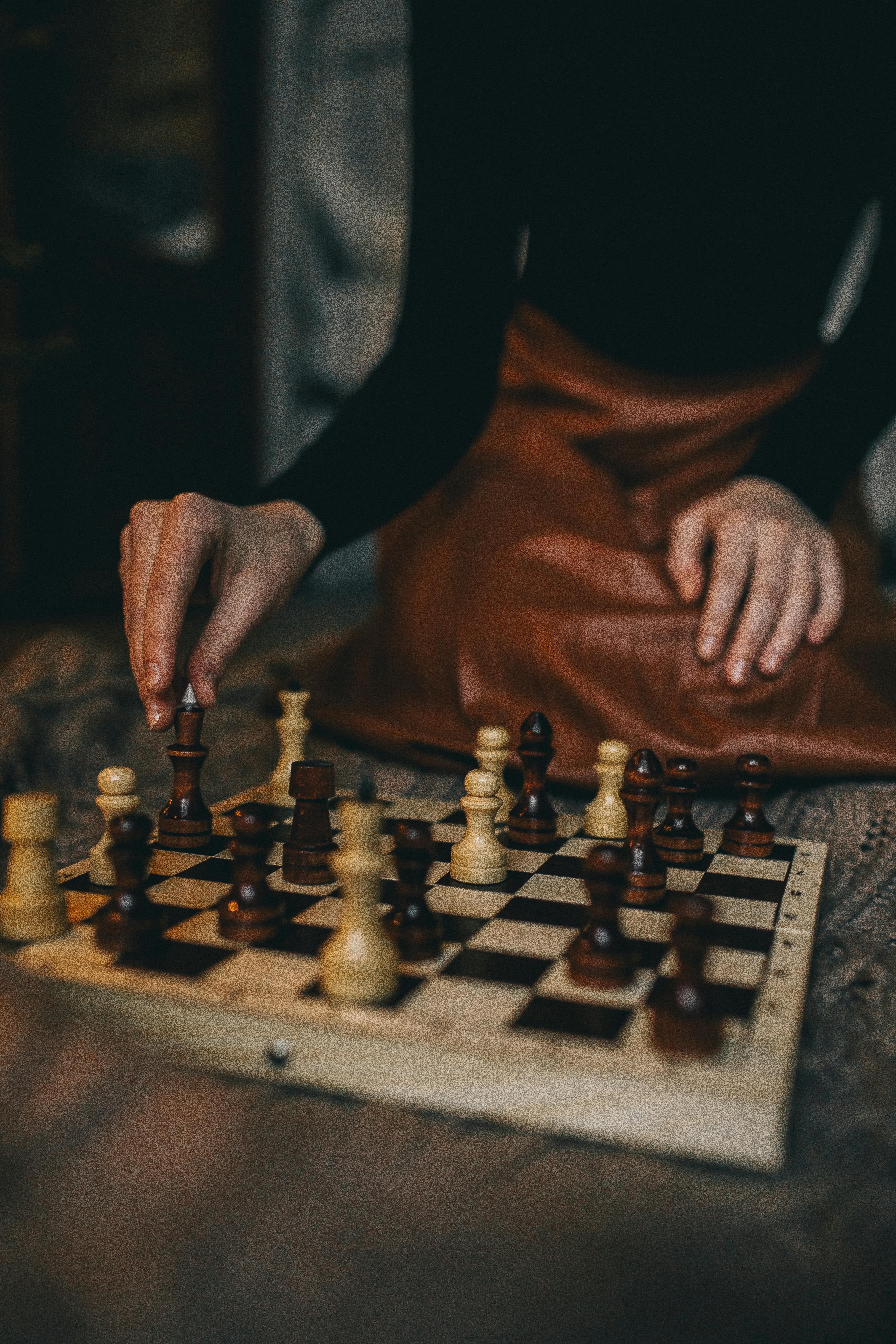 playing a chess game on iPad tablet Stock Photo - Alamy