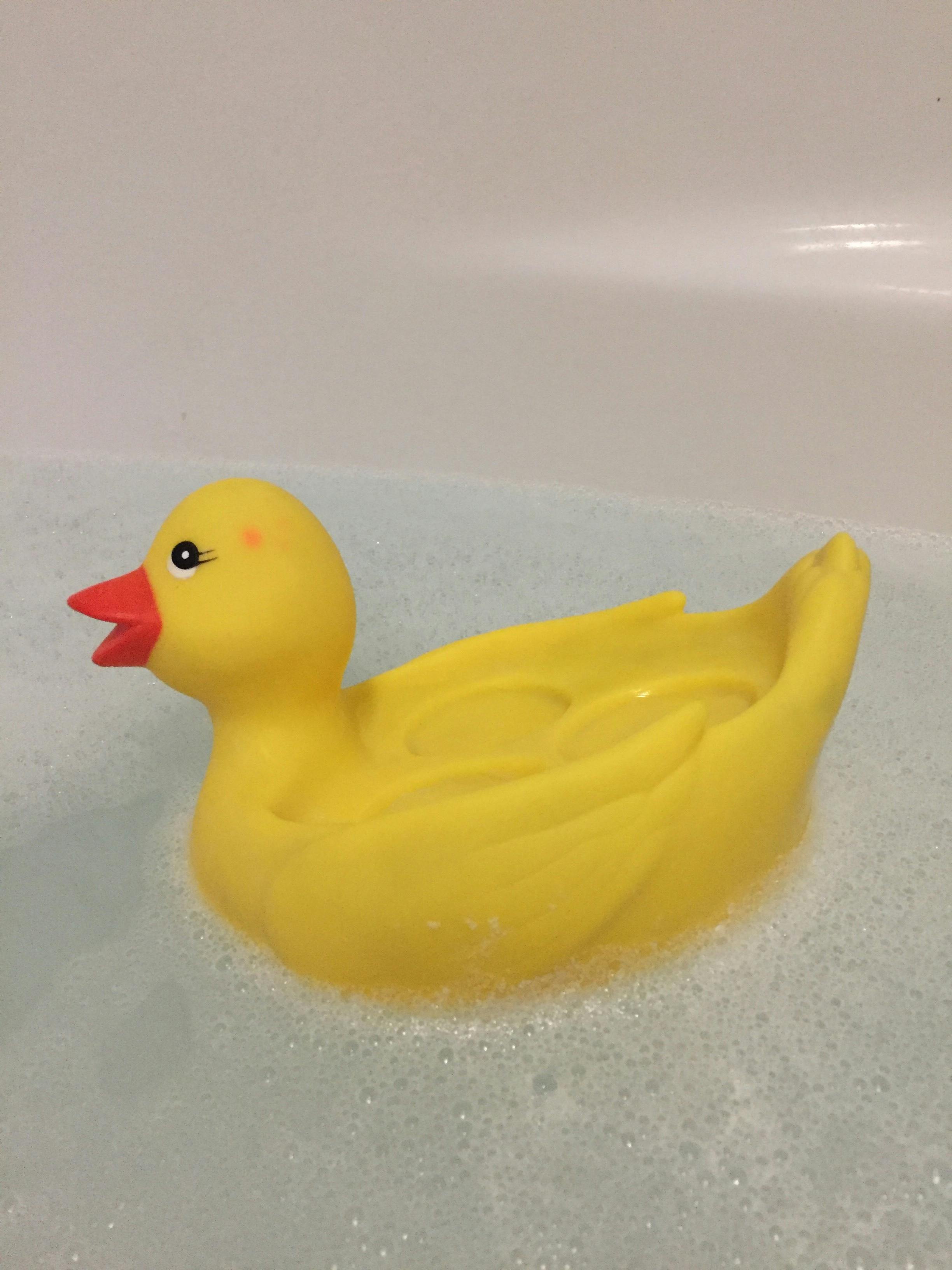 AI 칩과 반도체 웨이퍼 이미지