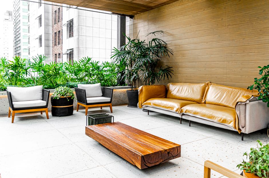 Stylish indoor patio in São Paulo featuring modern furniture and lush greenery