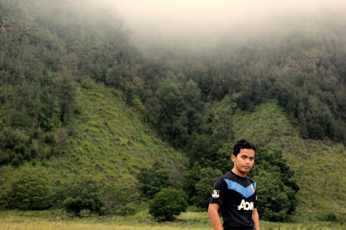 Man Wearing Black T-shirt