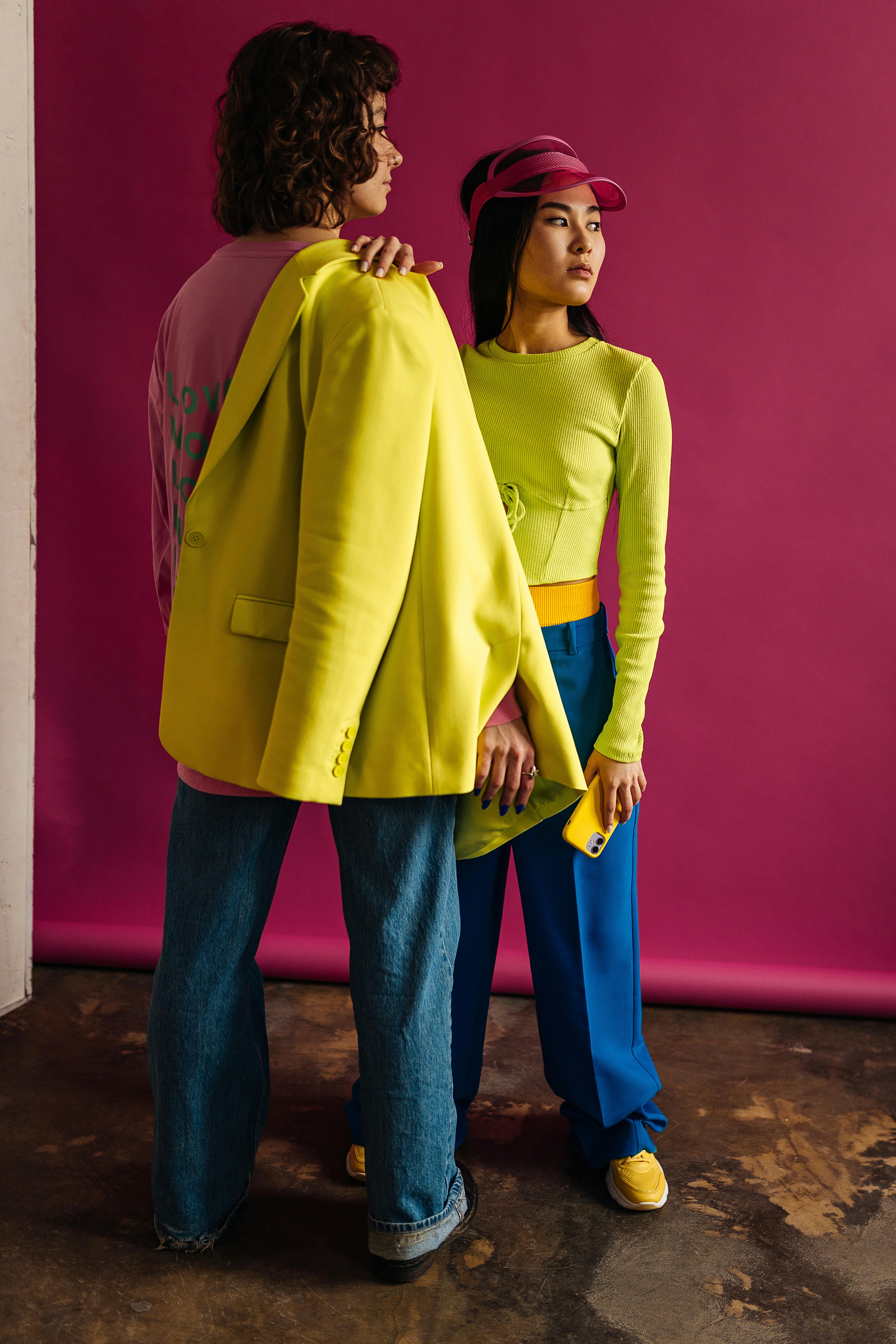 Warna-Warna Hits Musim Ini yang Wajib Ada di Lemari Kamu