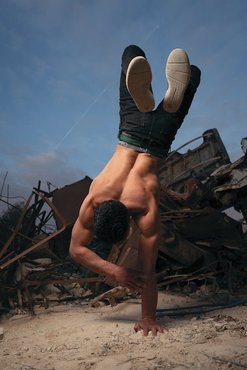 Kostenloses Stock Foto zu handstand, mann, muskel