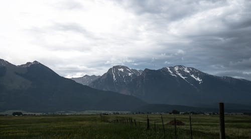 Δωρεάν στοκ φωτογραφιών με rocky mountains, γραφικός, σύννεφα