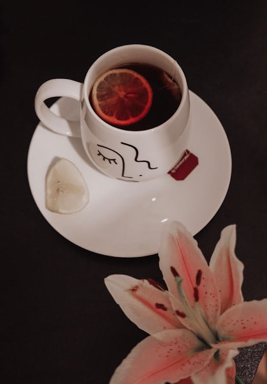 Foto d'estoc gratuïta de beguda calenta, flor, fons negre