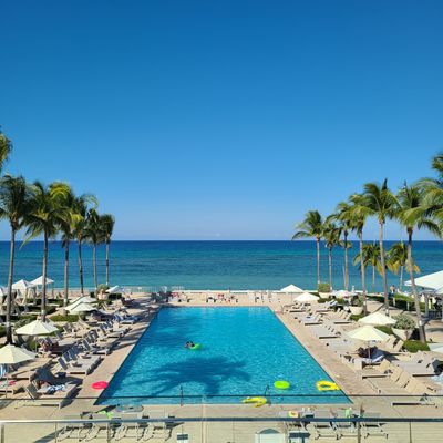Resort pool beside the sea by Audrey Dixon on Pexels