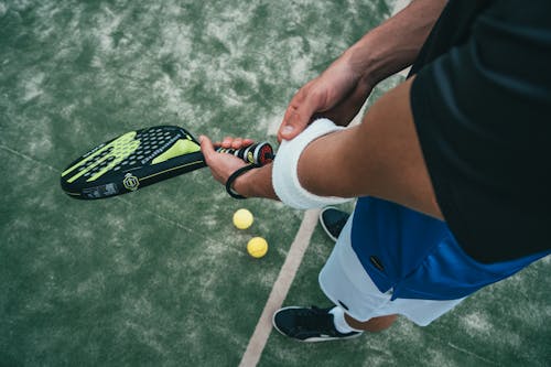 Người Cầm Vợt Tennis Xanh đen