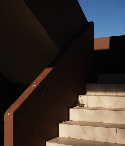 垂直拍攝, 曲折, 樓梯 的 免費圖庫相片