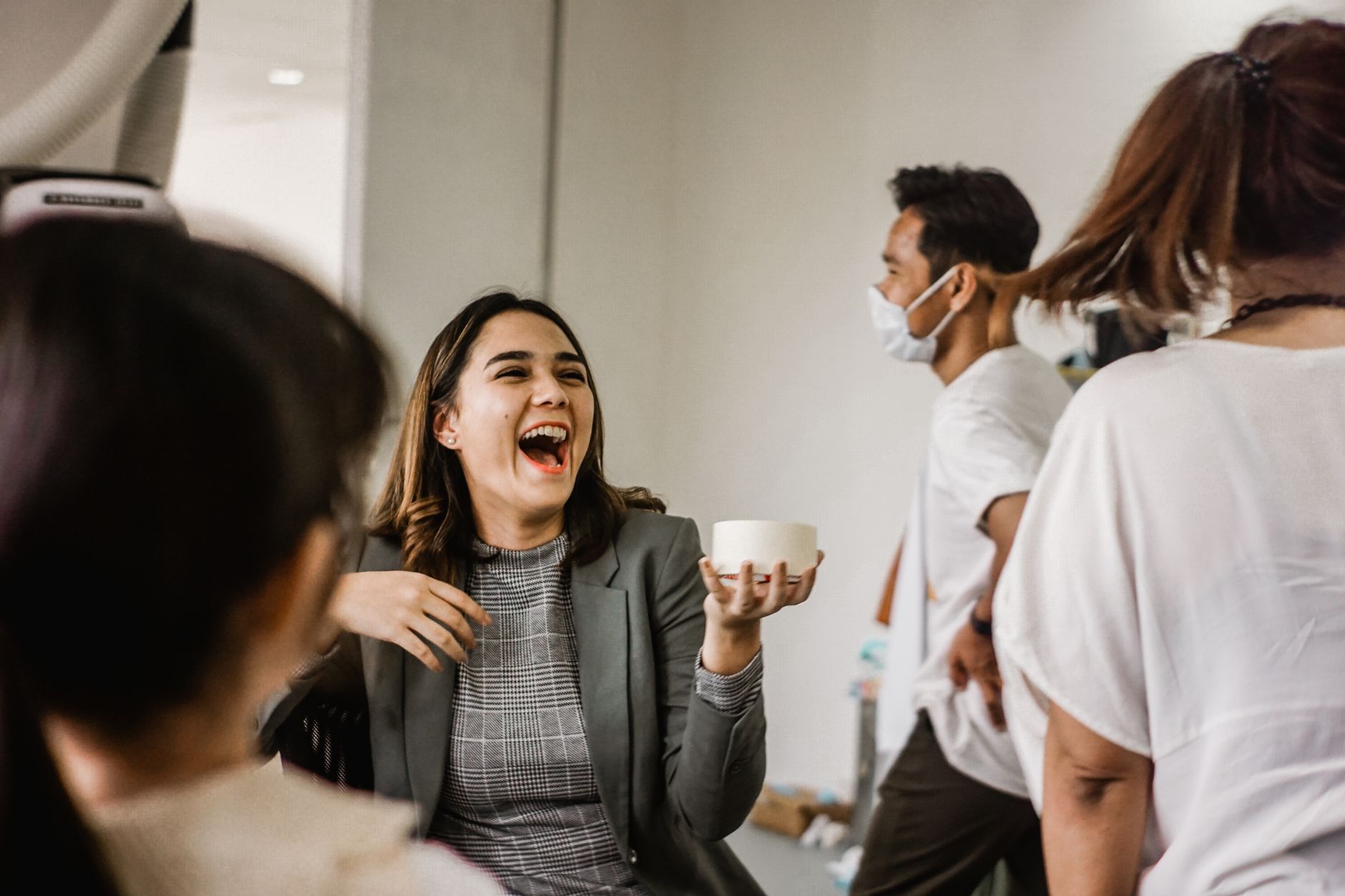 Mối quan hệ tốt đẹp giúp công việc trở nên vui vẻ hơn.