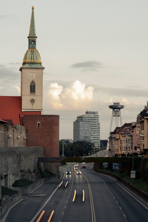 Безкоштовне стокове фото на тему «bratislava, будівлі, вертикальні постріл» стокове фото