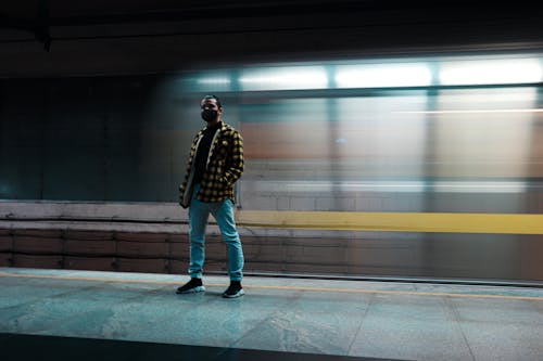 Foto profissional grátis de adrenalina, estação de metrô, metrô