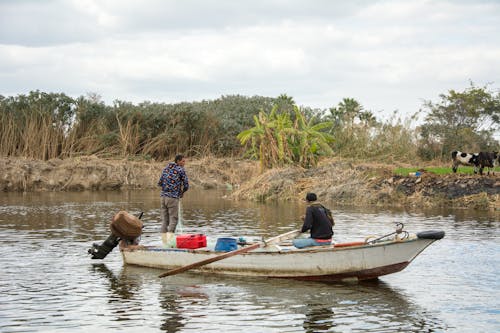 Foto profissional grátis de barco, canoa, homens