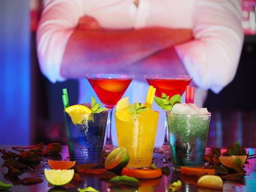 Kostnadsfria Kostnadsfri bild av alkohol, bar, bartender Stock foto
