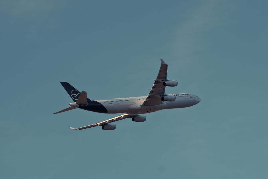 Lufthansa flight to Lisbon diverts to Lyon following lithium battery fire