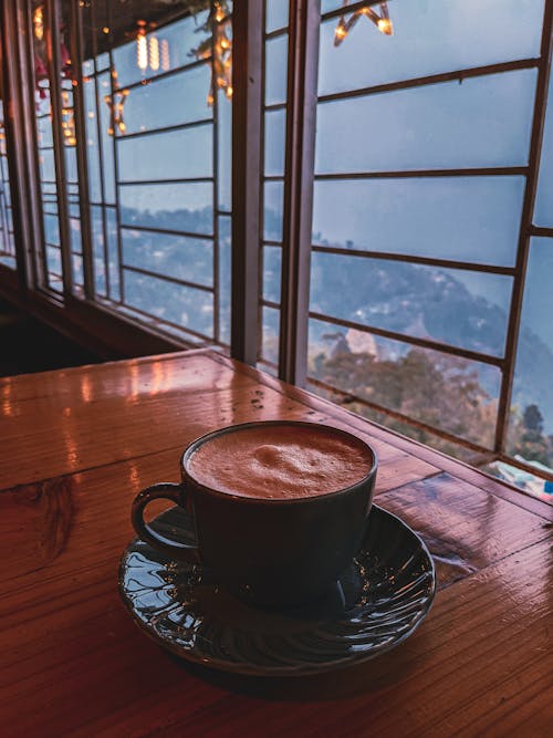 Ilmainen kuvapankkikuva tunnisteilla cappuccino, ikkuna, juoma