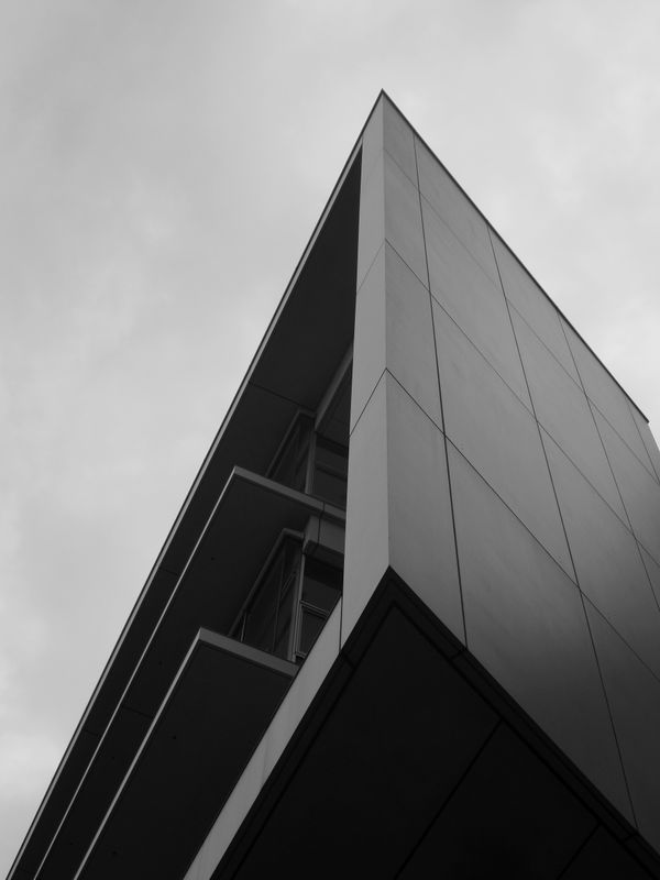Faceted metal building corner against overcast sky — Possessed Photography on Pexels