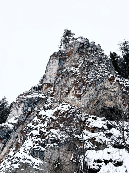 Free Majestic snow-covered rocky cliff in Ust'-Koiva, showcasing a winter wilderness. Stock Photo