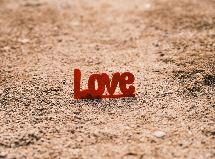 Online dating: starting a conversation on a niche platform