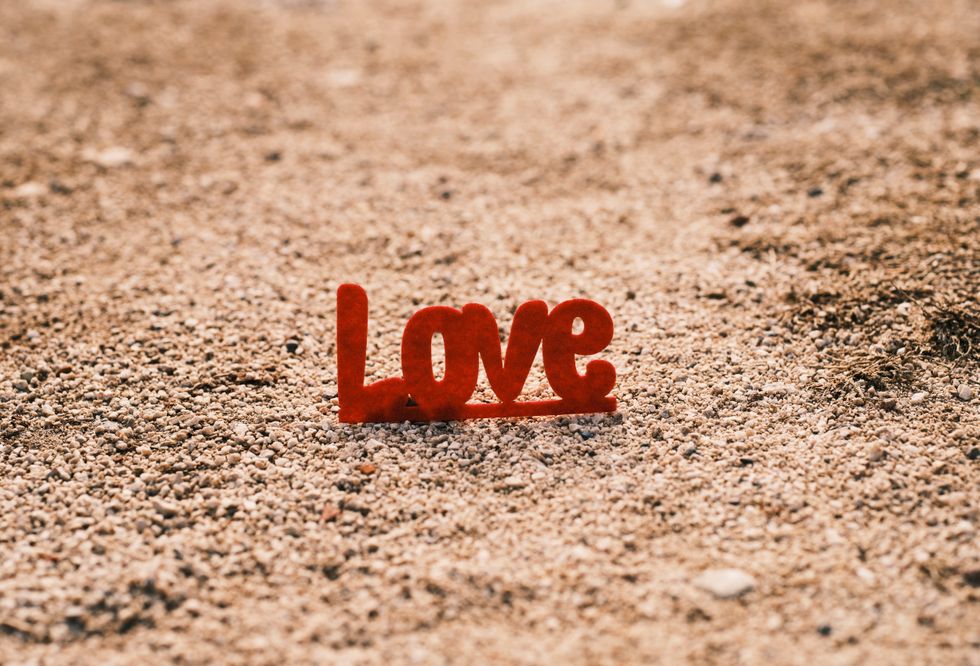 Online dating: starting a conversation on a niche platform