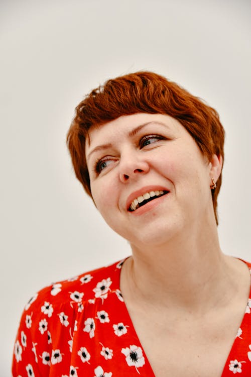 Free Close-up of a Woman with Short Hair Stock Photo