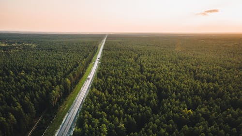 Ilmainen kuvapankkikuva tunnisteilla asfalttitie, droonikuva, korkealla tavalla