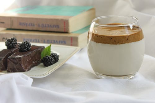 Foto de Stock Gratuita de Panna Cotta de Café en un Vaso