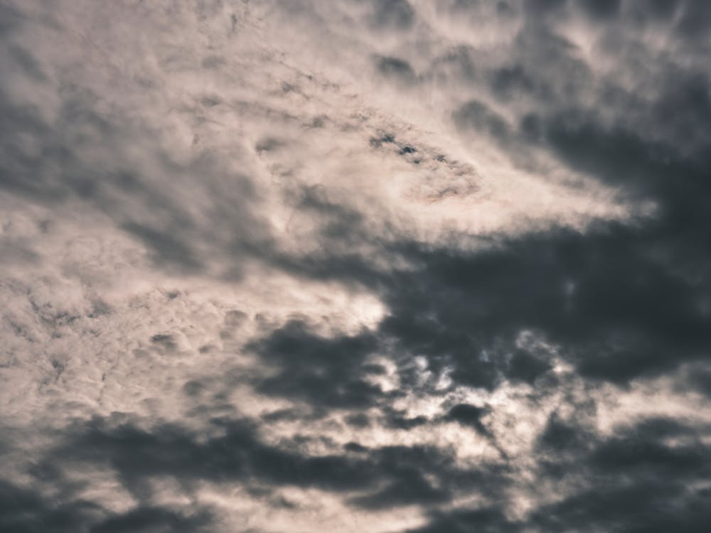 Foto profissional grátis de atmosfera, céu com cores intensas, céu nublado