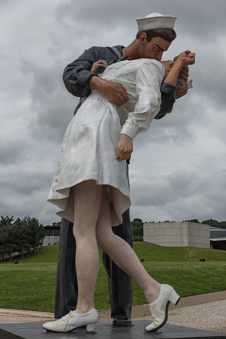 Statue Of A Sailor Kissing A Woman