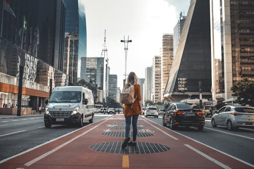 Základová fotografie zdarma na téma architektura, auta, budova