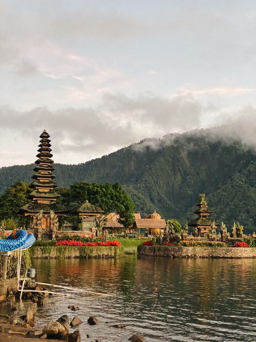 Free Stunning view of Ulun Danu Beratan Temple by the lake with mountains in Bali. Stock Photo