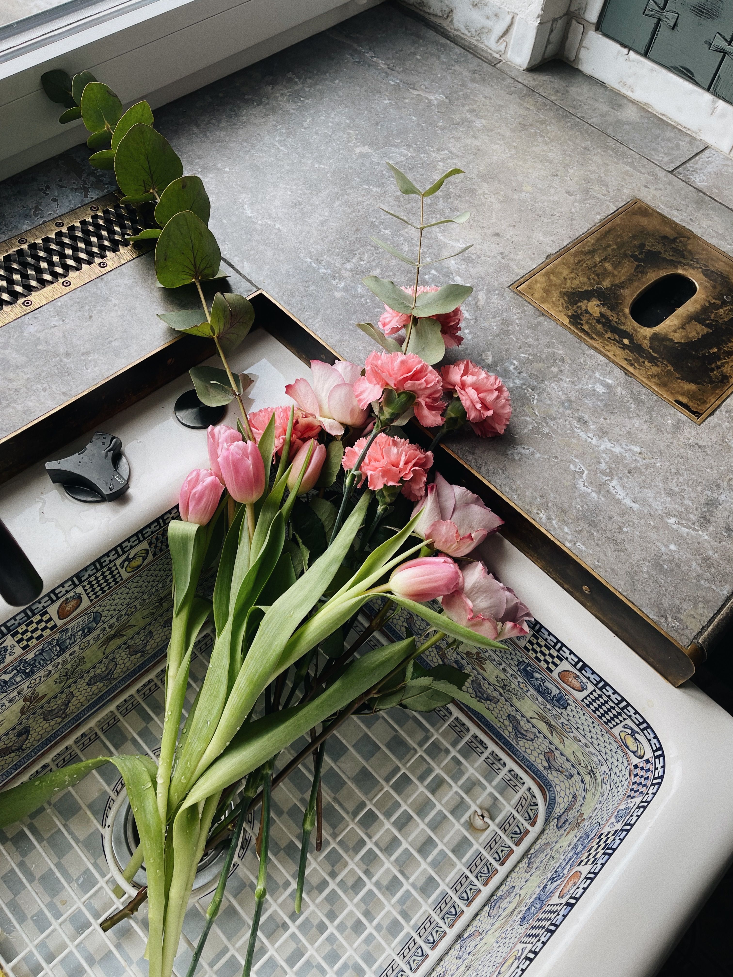 Old-fashioned Kitchen in Country House · Free Stock Photo