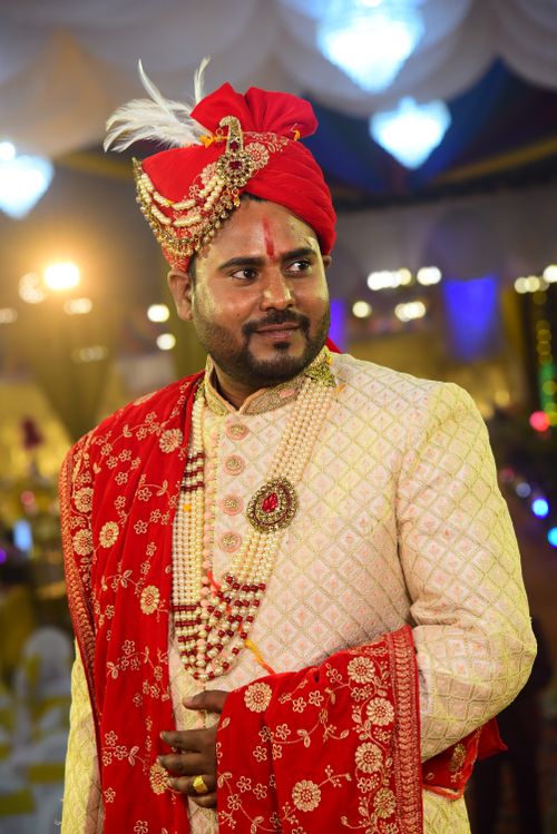 Free A groom in traditional Indian wedding attire with ornate accessories. Stock Photo