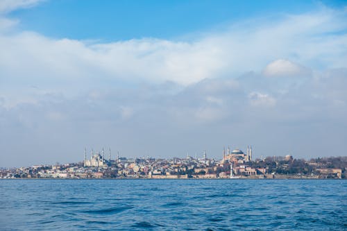 Gratis lagerfoto af arkitektoniske design, blå himmel, bosphorus